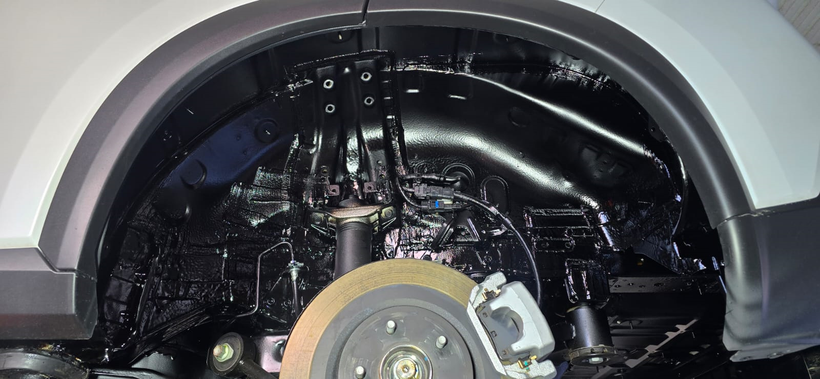 Внедорожник после антикоррозийной обработки